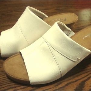 Aerosoles A2 White Leather Sandal Wedge Heel size 9
